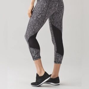 Lululemon Pace Rival 19" Crop Legging in Power Luxtreme Suited Jacquard - Size 4